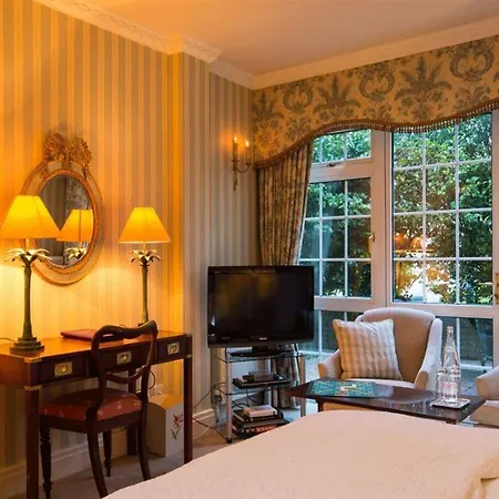 Отель Longueville Manor
