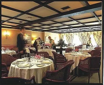 Longueville Manor Отель